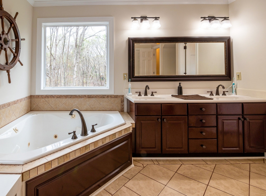 Nowoczesna łazienka postaw na minimalizm